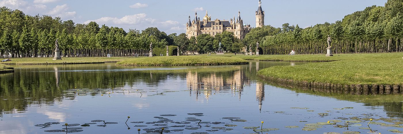 Schwerin Palace with garden and watercourse in the foreground